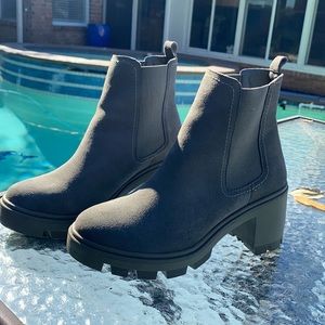 Suede-like women’s boots